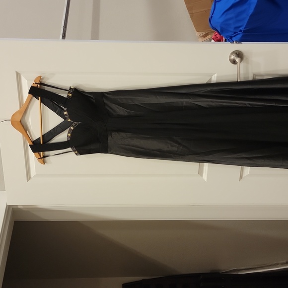 # 53. Formal/ Evning Dress. - Picture 4 of 15